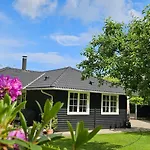 Cozy Just 300 M From Hove Holiday home *