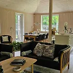 Cozy Just 300 M From Hove Asnaes