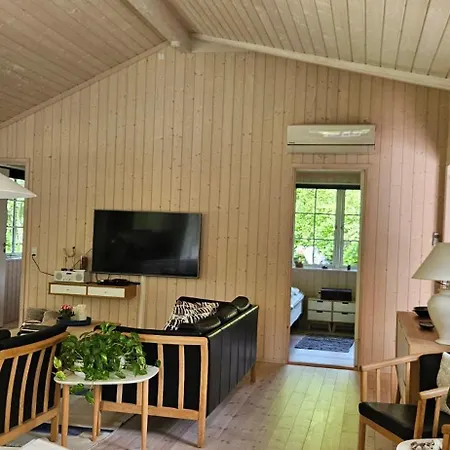 Cozy Just 300 M From Hove Asnæs