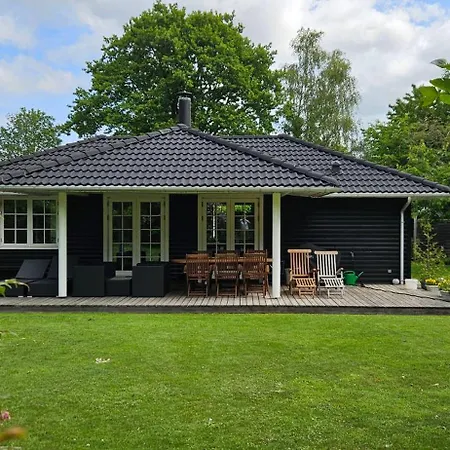 Cozy Just 300 M From Hove