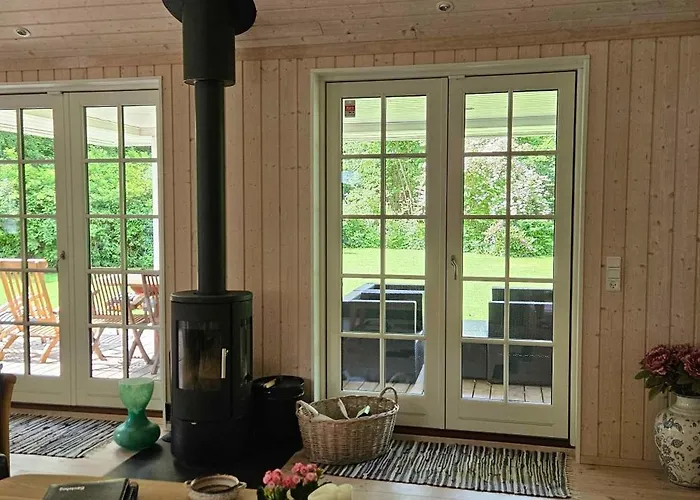 Cozy Just 300 M From Hove Asnæs